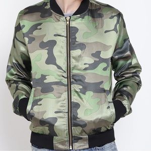 Forever21 men’s camouflage bomber jacket